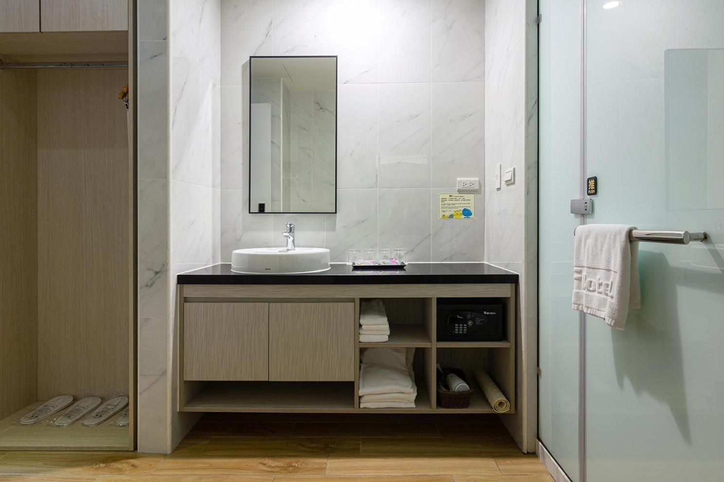 Check Inn New Taipei Luzhou Exterior foto